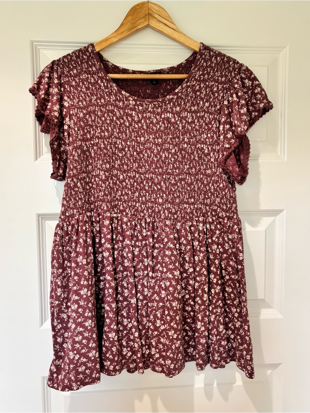 TORRID Sz 2 Smocked Mauve Pink And Cream Ditsy Floral Top Flutter Sleeve EUC